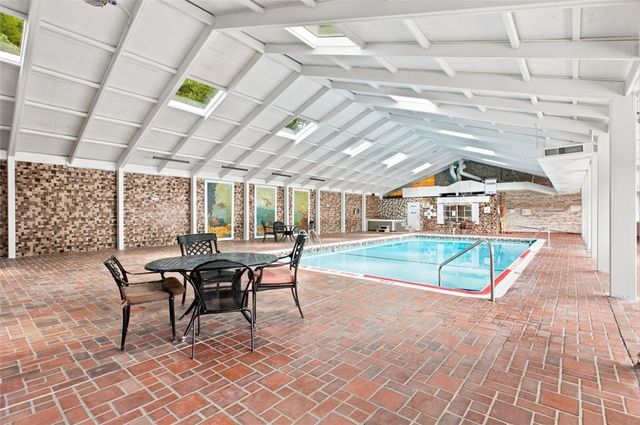2160 Greentree Rd 807W, Scott Twp, PA 15220