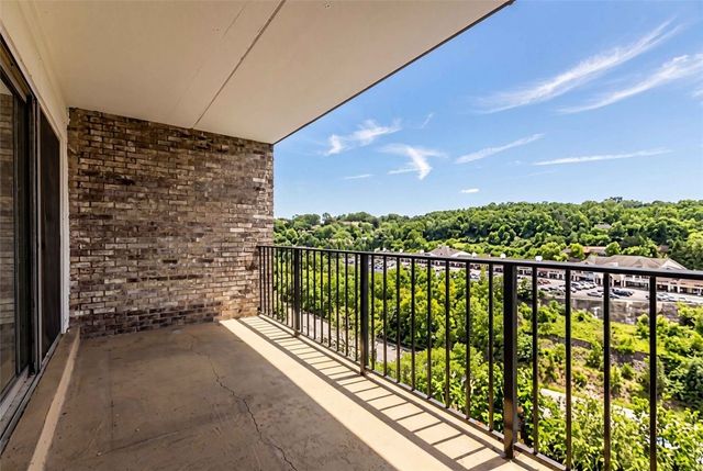 2160 Greentree Rd 807W, Scott Twp, PA 15220