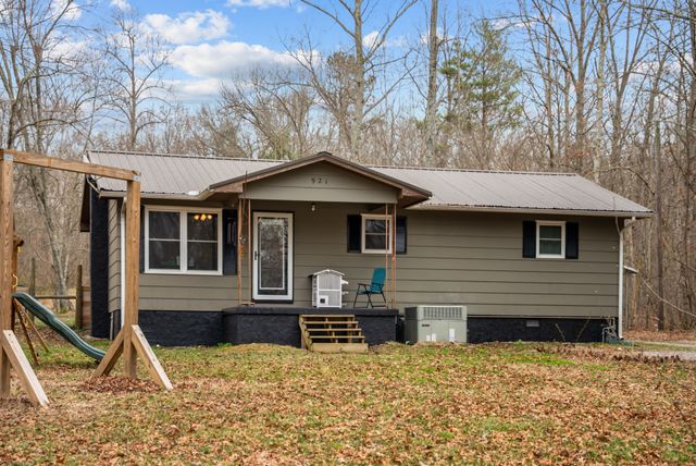 921 Fred Young Rd, Jamestown, TN 38556