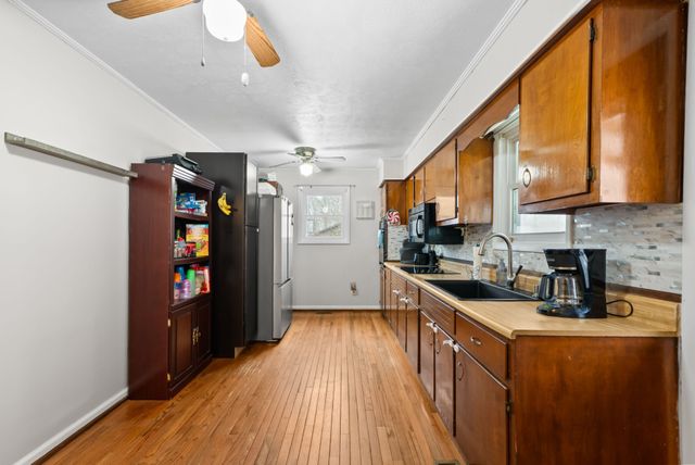 921 Fred Young Rd, Jamestown, TN 38556