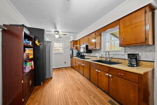 921 Fred Young Rd, Jamestown, TN 38556