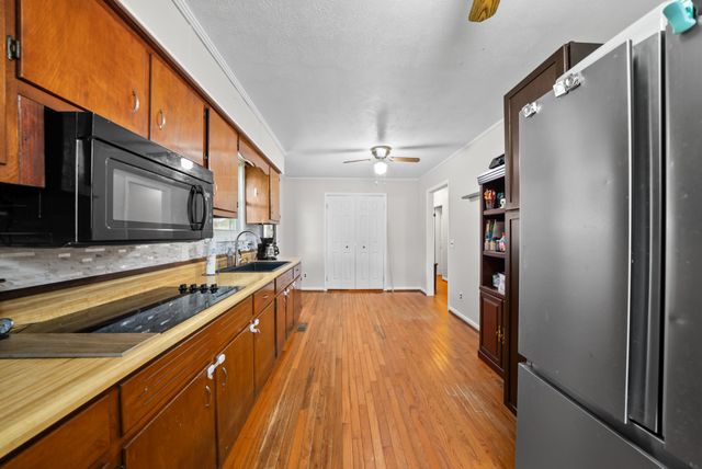 921 Fred Young Rd, Jamestown, TN 38556