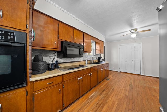 921 Fred Young Rd, Jamestown, TN 38556