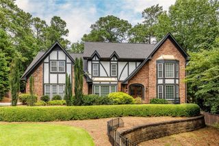7765 Dunvegan Close, Sandy Springs, GA 30350
