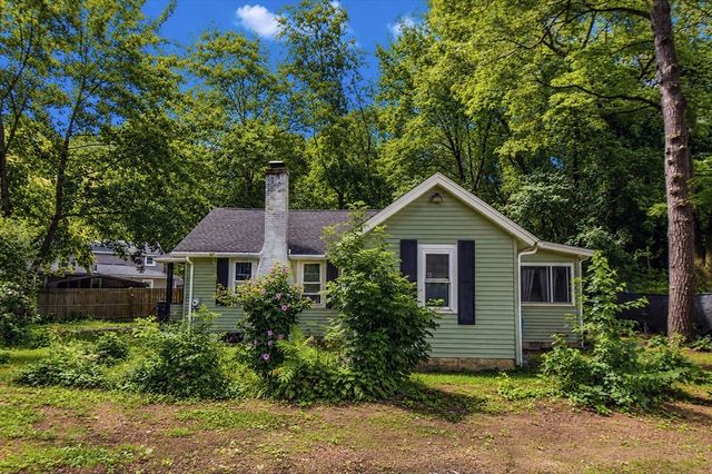 33 Plumtree Road, Springfield, MA 01118