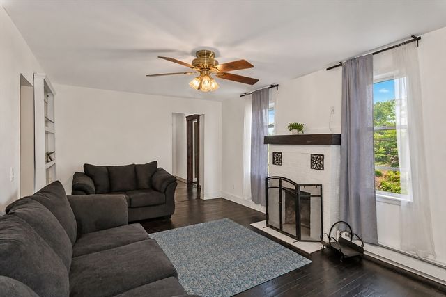 33 Plumtree Road, Springfield, MA 01118