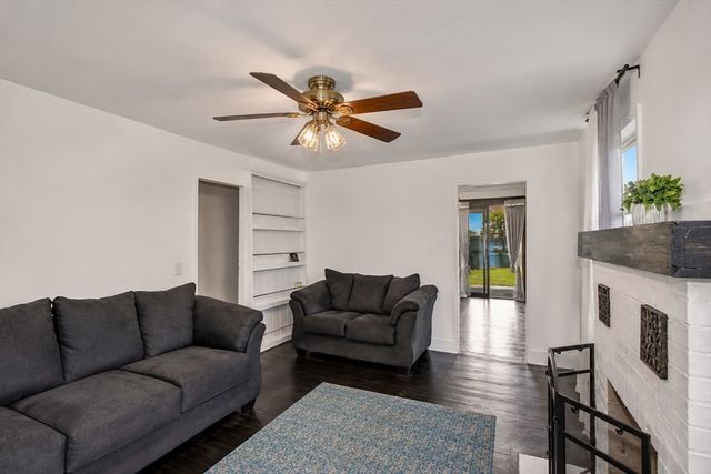 33 Plumtree Road, Springfield, MA 01118