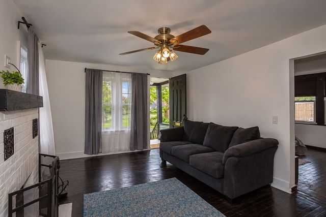 33 Plumtree Road, Springfield, MA 01118