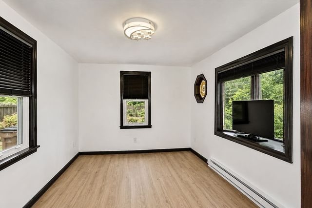 33 Plumtree Road, Springfield, MA 01118