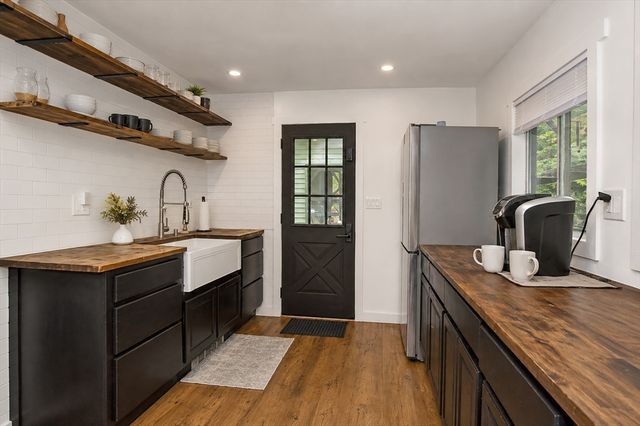 33 Plumtree Road, Springfield, MA 01118