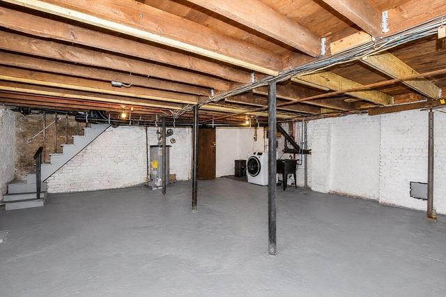 33 Plumtree Road, Springfield, MA 01118