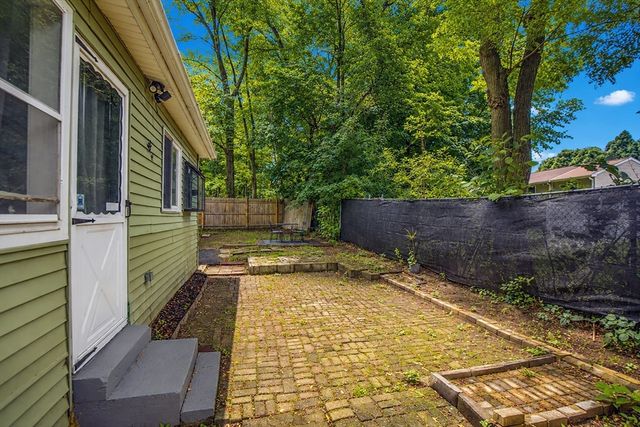33 Plumtree Road, Springfield, MA 01118