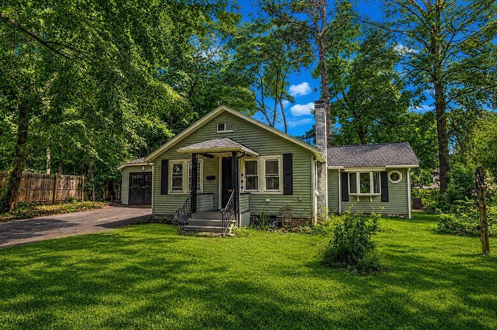 33 Plumtree Road, Springfield, MA 01118