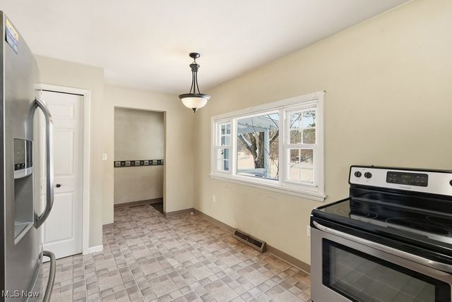 19120 Haskins Road, Chagrin Falls, OH 44023