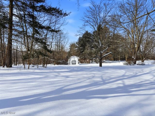 19120 Haskins Road, Chagrin Falls, OH 44023