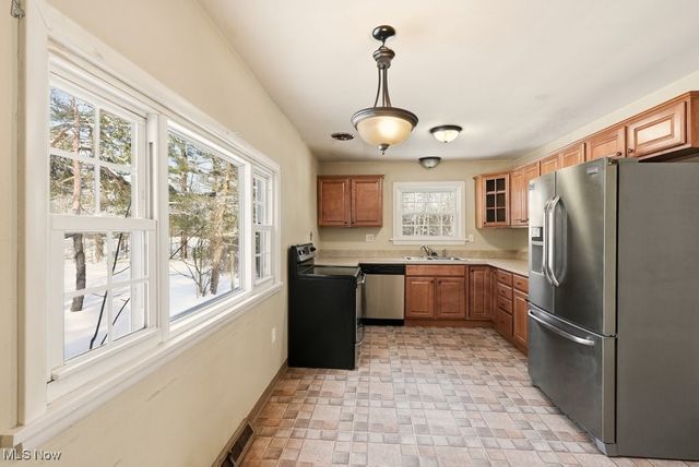 19120 Haskins Road, Chagrin Falls, OH 44023