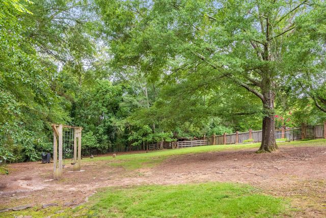 4020 Hamill Road, Hixson, TN 37343