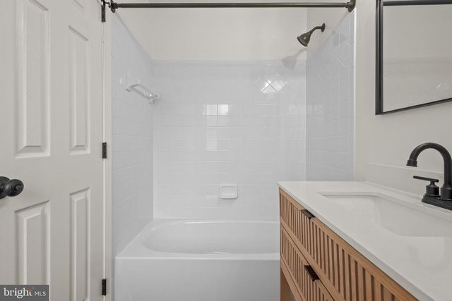 2370 WHITESTONE HILL CT, Falls Church, VA 22043