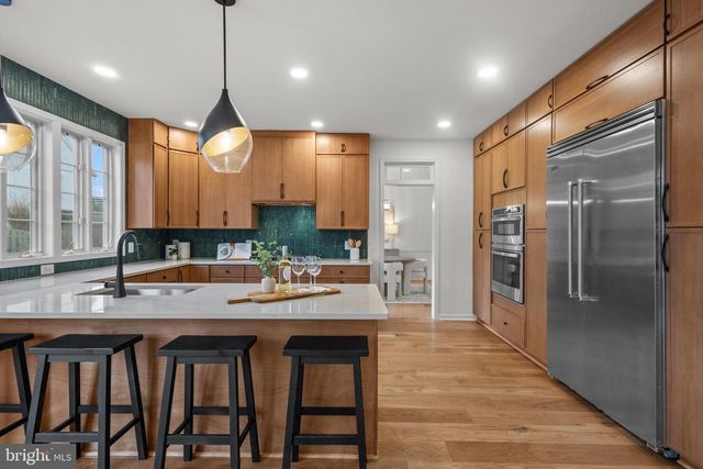 2370 WHITESTONE HILL CT, Falls Church, VA 22043