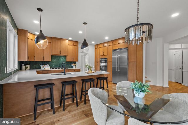 2370 WHITESTONE HILL CT, Falls Church, VA 22043