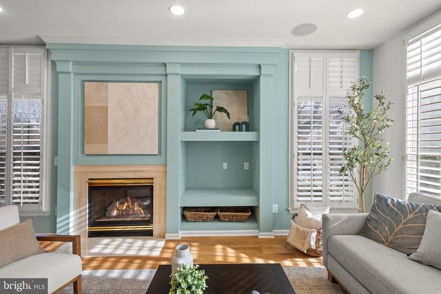 2370 WHITESTONE HILL CT, Falls Church, VA 22043