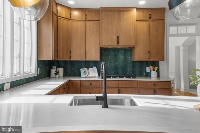 2370 WHITESTONE HILL CT, Falls Church, VA 22043