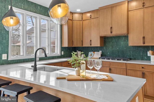 2370 WHITESTONE HILL CT, Falls Church, VA 22043