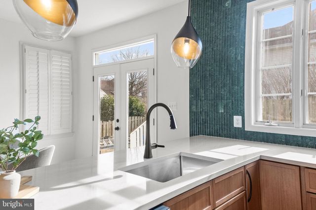 2370 WHITESTONE HILL CT, Falls Church, VA 22043