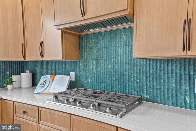 2370 WHITESTONE HILL CT, Falls Church, VA 22043