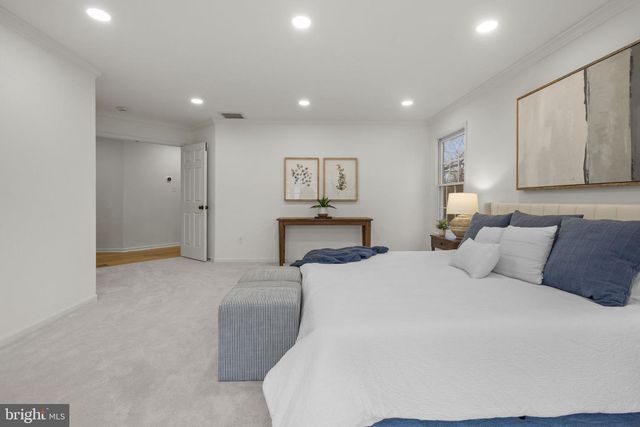 2370 WHITESTONE HILL CT, Falls Church, VA 22043