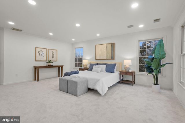 2370 WHITESTONE HILL CT, Falls Church, VA 22043