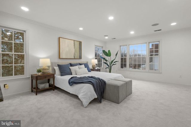 2370 WHITESTONE HILL CT, Falls Church, VA 22043