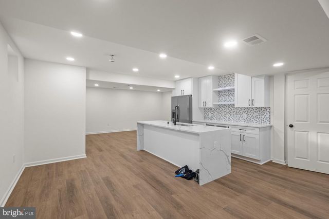 2370 WHITESTONE HILL CT, Falls Church, VA 22043