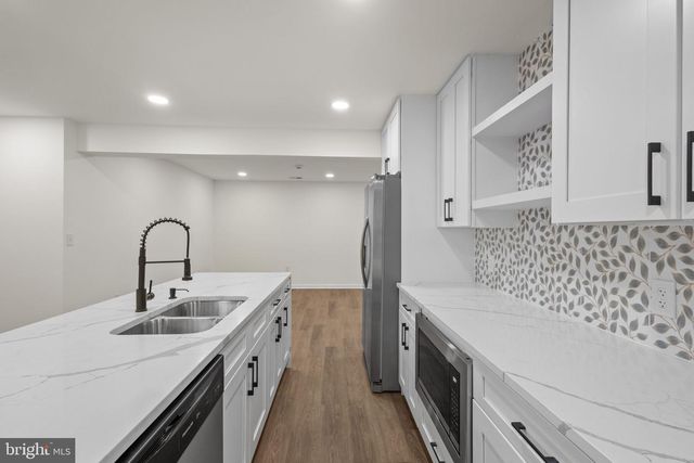 2370 WHITESTONE HILL CT, Falls Church, VA 22043