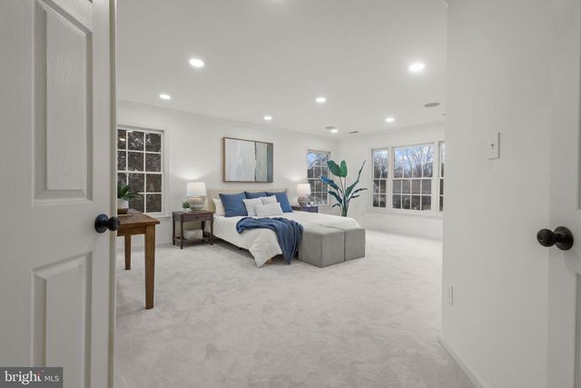 2370 WHITESTONE HILL CT, Falls Church, VA 22043