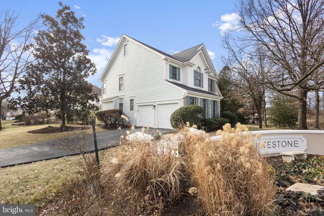 2370 WHITESTONE HILL CT, Falls Church, VA 22043