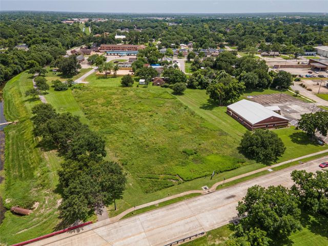 650 E Adoue Street, Alvin, TX 77511