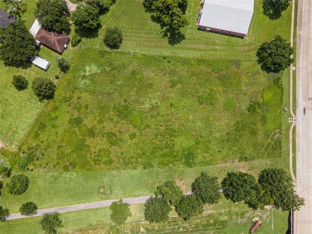 650 E Adoue Street, Alvin, TX 77511