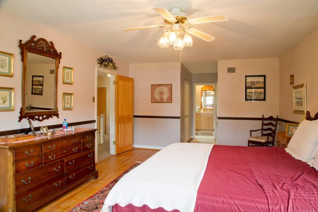 155 STRATFORD DR, Philadelphia, PA 19115