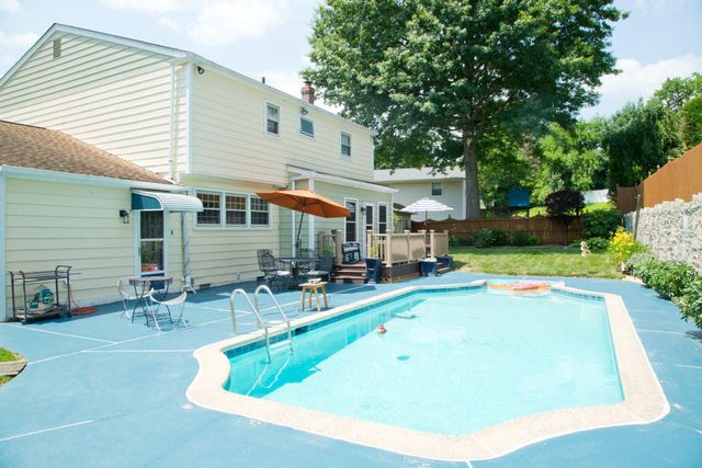 155 STRATFORD DR, Philadelphia, PA 19115