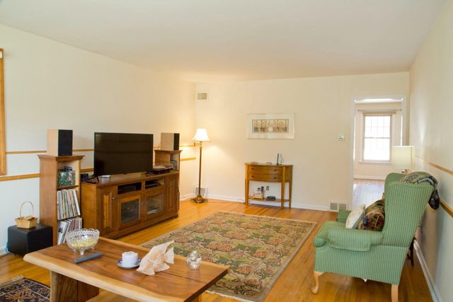 155 STRATFORD DR, Philadelphia, PA 19115