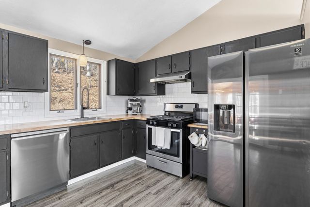 32 Syracuse Road, Nashua, NH 03064