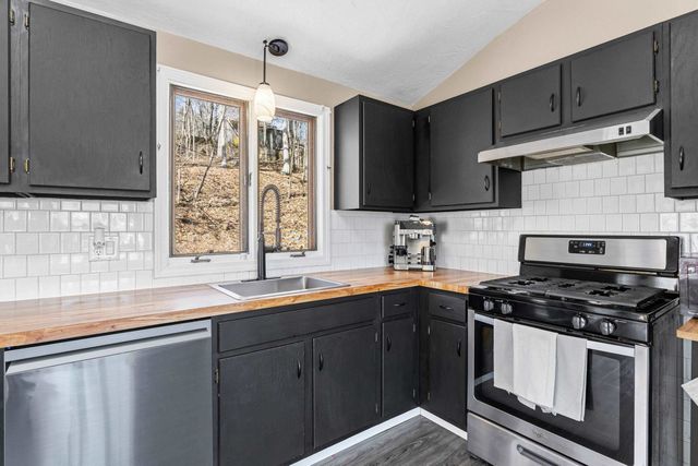 32 Syracuse Road, Nashua, NH 03064