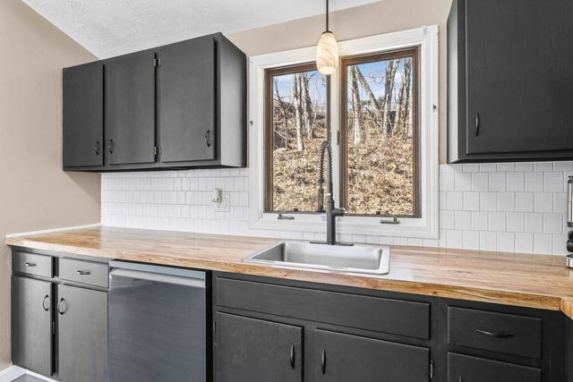 32 Syracuse Road, Nashua, NH 03064