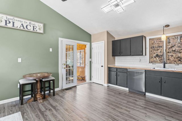 32 Syracuse Road, Nashua, NH 03064