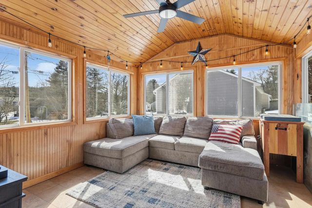 32 Syracuse Road, Nashua, NH 03064