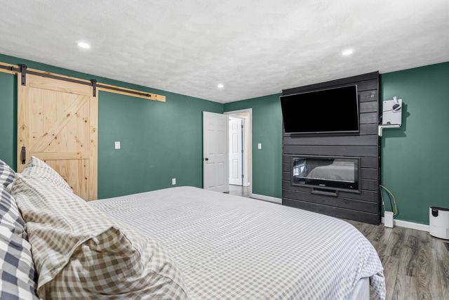 32 Syracuse Road, Nashua, NH 03064