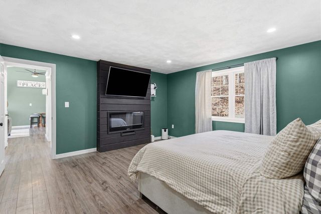 32 Syracuse Road, Nashua, NH 03064