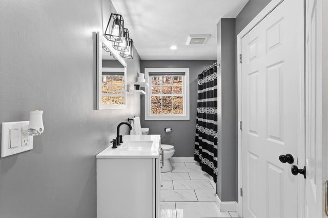 32 Syracuse Road, Nashua, NH 03064