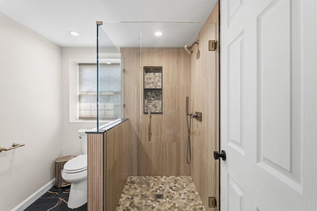 32 Syracuse Road, Nashua, NH 03064